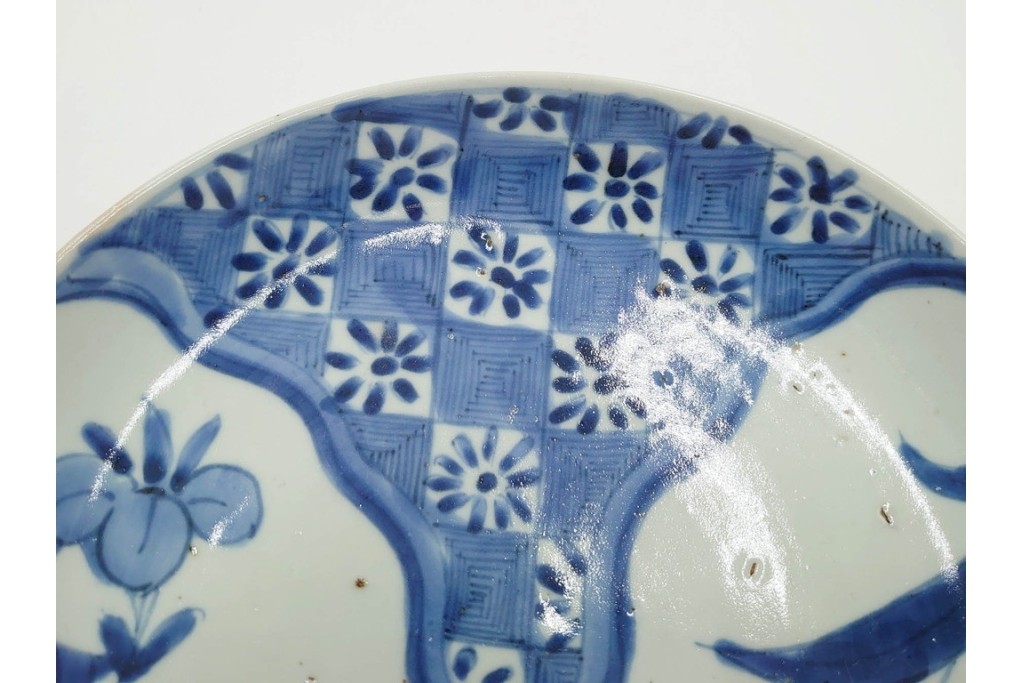 江戸期　染付　直径約21cm(6.9寸)　石畳に菖蒲文を配した爽やかな中皿　(R-088569)