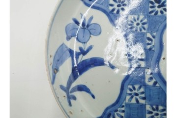 江戸期　染付　直径約21cm(6.9寸)　石畳に菖蒲文を配した爽やかな中皿　(R-088569)
