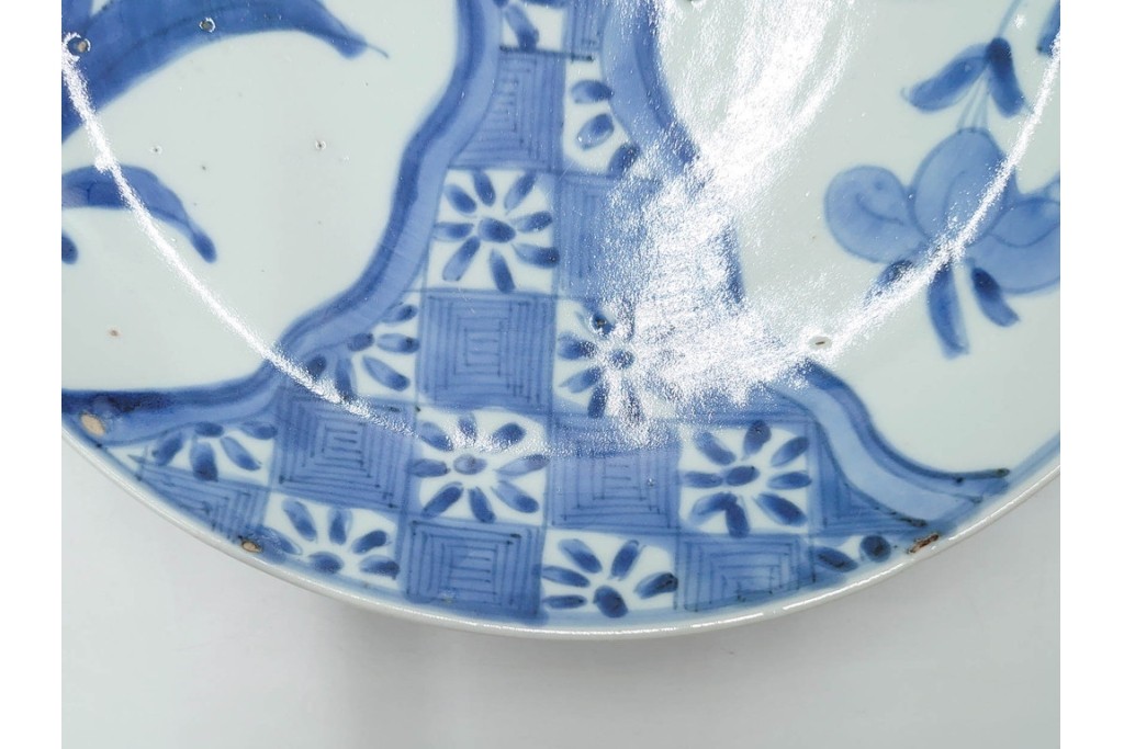 江戸期　染付　直径約21cm(6.9寸)　石畳に菖蒲文を配した爽やかな中皿　(R-088569)