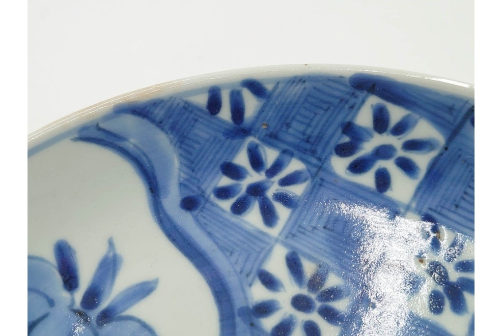 江戸期　染付　直径約21cm(6.9寸)　石畳に菖蒲文を配した爽やかな中皿　(R-088569)