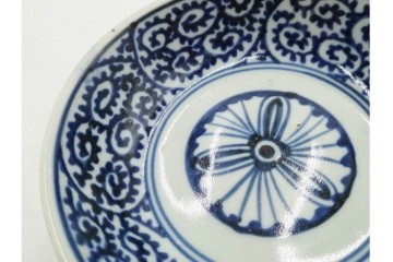 江戸期　古伊万里　染付　雲鶴文中皿(5.9寸)　輪花型・蛸唐草文なます皿(4.9寸)　異なる意匠が魅力の皿5点セット　(R-088570)