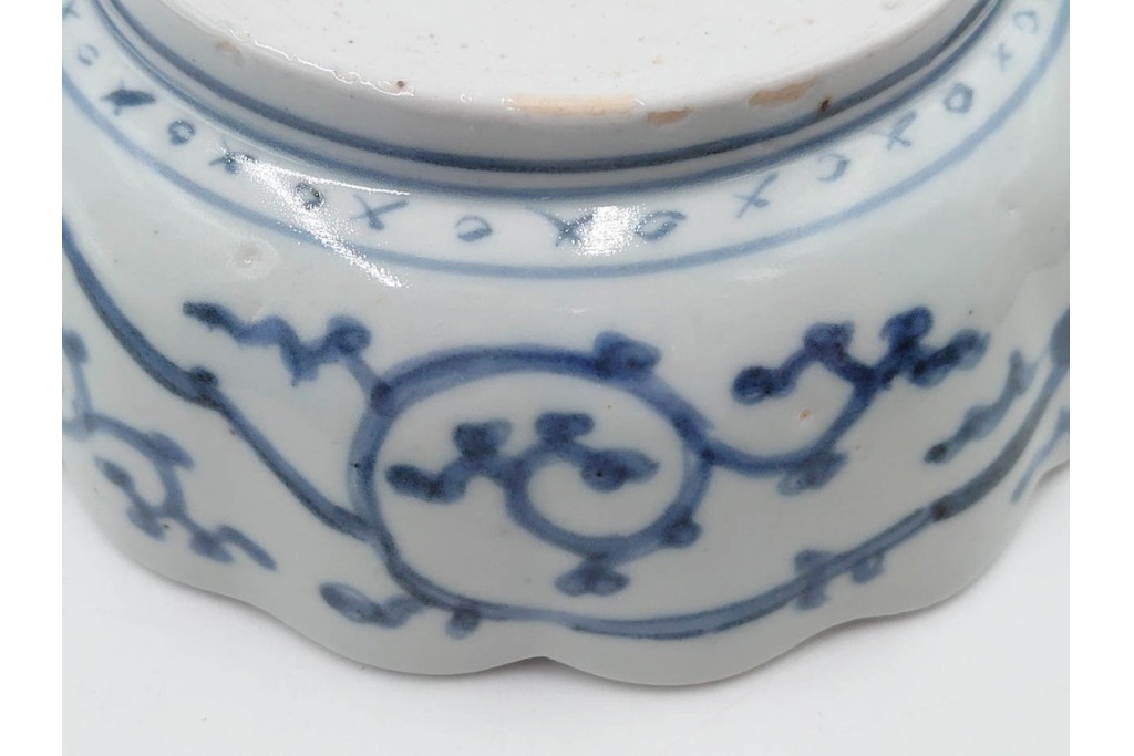 江戸期　成化年製　古伊万里　染付　直径約16cm(5.1寸)　輪花型　蛸唐草文と松竹梅文のなます皿5枚セット　(R-088571)