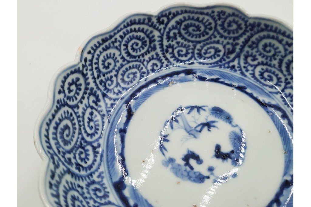 江戸期　成化年製　古伊万里　染付　直径約16cm(5.1寸)　輪花型　蛸唐草文と松竹梅文のなます皿5枚セット　(R-088571)