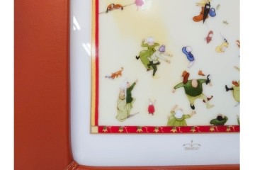 真作　大倉陶園(OKURA/OAC)　リスべート・ツヴェルガー　25/100　「ティル・オイレンシュピーゲルのゆかいないたずら」　陶板画　外箱付き　(R-088577)
