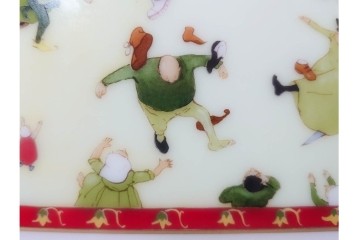 真作　大倉陶園(OKURA/OAC)　リスべート・ツヴェルガー　25/100　「ティル・オイレンシュピーゲルのゆかいないたずら」　陶板画　外箱付き　(R-088577)