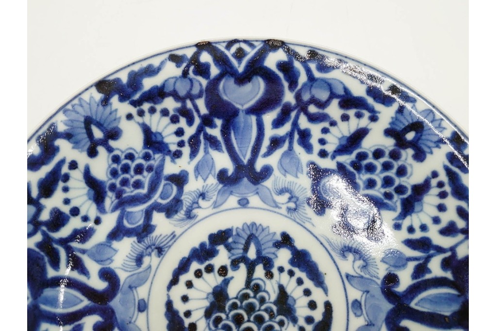中国　古玩　正玉銘　染付　約22cm(7.2寸)　緻密な草花文が美しい中皿　(R-088583)