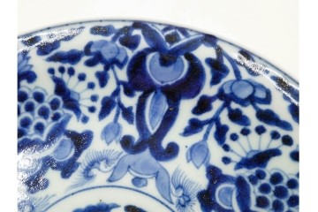 中国　古玩　正玉銘　染付　約22cm(7.2寸)　緻密な草花文が美しい中皿　(R-088583)
