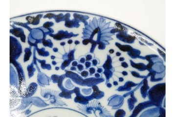 中国　古玩　正玉銘　染付　約22cm(7.2寸)　緻密な草花文が美しい中皿　(R-088583)
