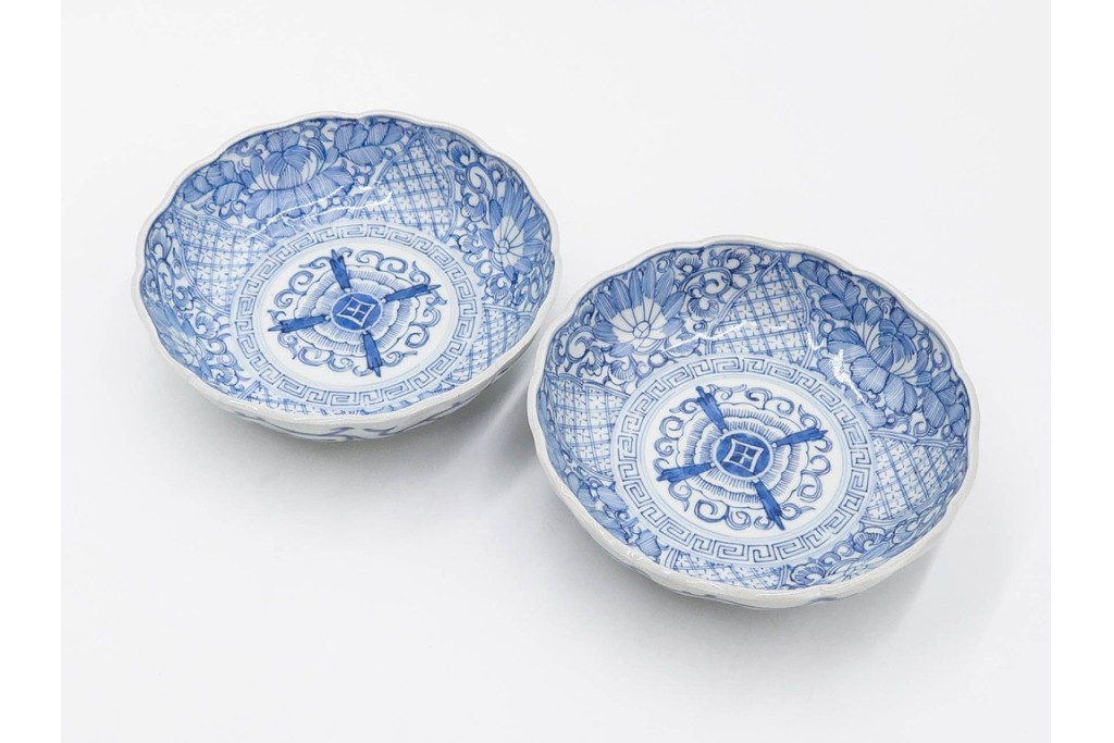 江戸期　古伊万里　染付　直径約15cm(5寸)　線描の花唐草文が美しいなます皿2枚セット　(R-088584)