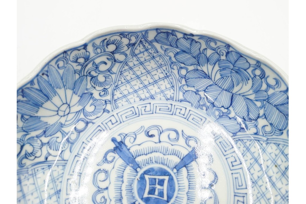 江戸期　古伊万里　染付　直径約15cm(5寸)　線描の花唐草文が美しいなます皿2枚セット　(R-088584)