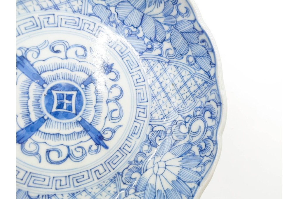 江戸期　古伊万里　染付　直径約15cm(5寸)　線描の花唐草文が美しいなます皿2枚セット　(R-088584)