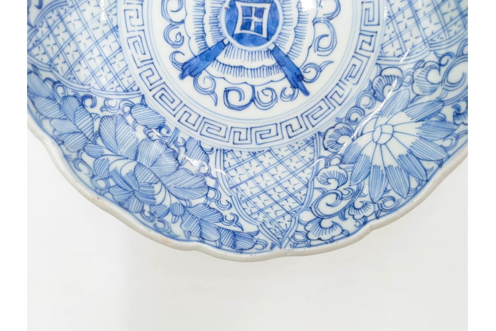 江戸期　古伊万里　染付　直径約15cm(5寸)　線描の花唐草文が美しいなます皿2枚セット　(R-088584)