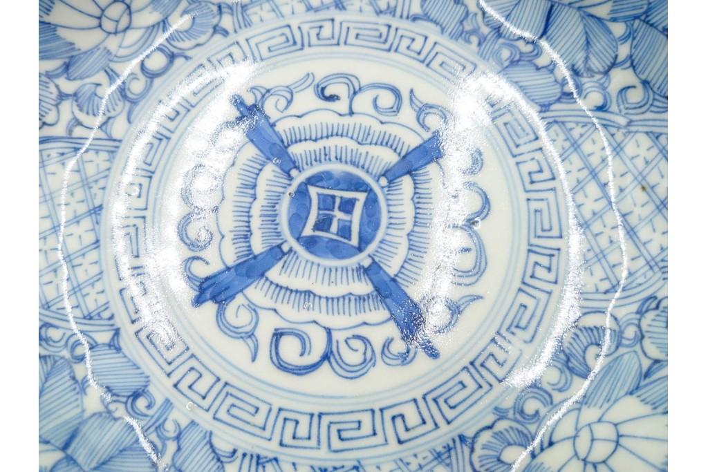 江戸期　古伊万里　染付　直径約15cm(5寸)　線描の花唐草文が美しいなます皿2枚セット　(R-088584)