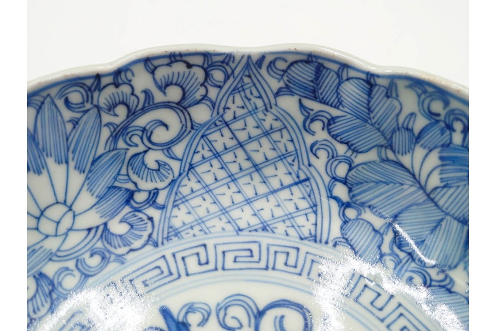 江戸期　古伊万里　染付　直径約15cm(5寸)　線描の花唐草文が美しいなます皿2枚セット　(R-088584)