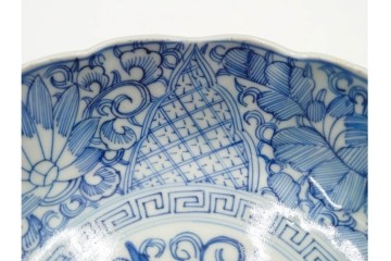 江戸期　古伊万里　染付　直径約15cm(5寸)　線描の花唐草文が美しいなます皿2枚セット　(R-088584)
