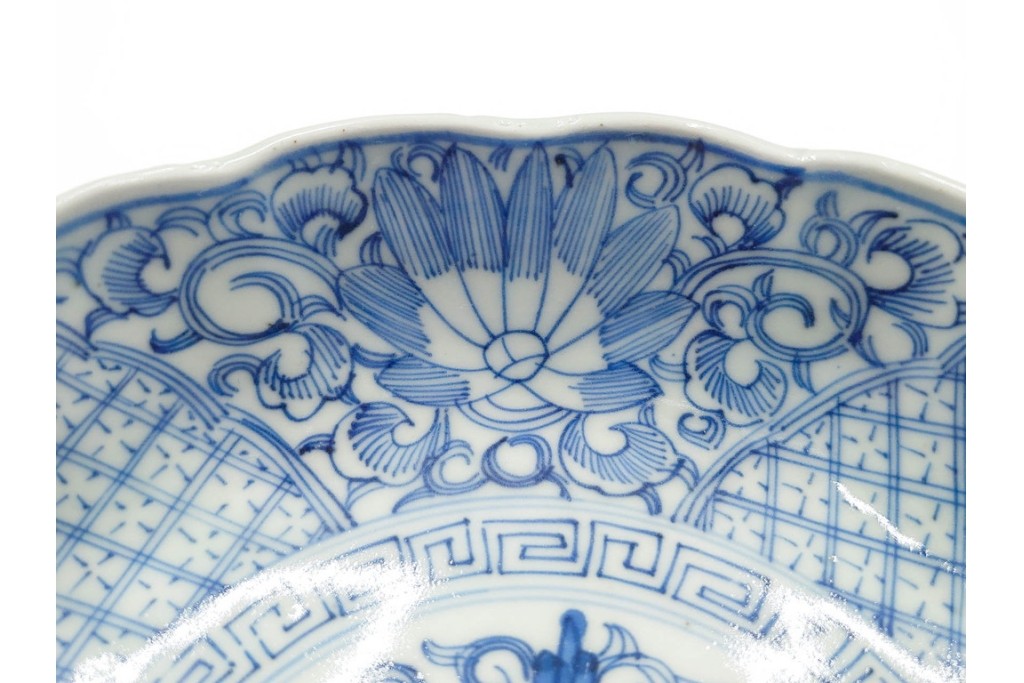 江戸期　古伊万里　染付　直径約15cm(5寸)　線描の花唐草文が美しいなます皿2枚セット　(R-088584)
