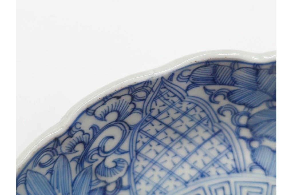江戸期　古伊万里　染付　直径約15cm(5寸)　線描の花唐草文が美しいなます皿2枚セット　(R-088584)