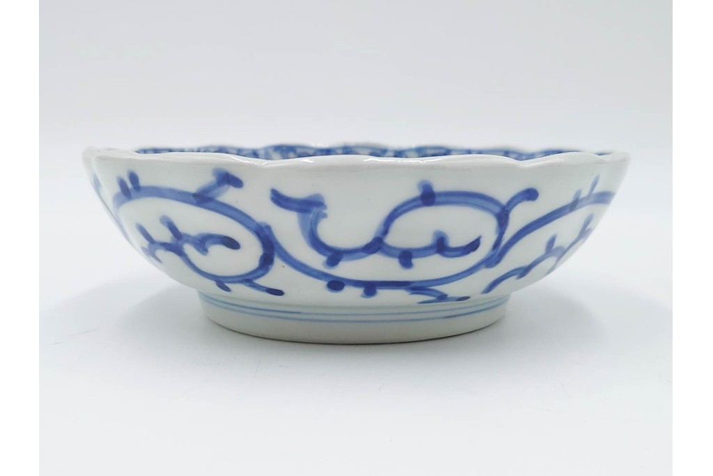 江戸期　古伊万里　染付　直径約15cm(5寸)　線描の花唐草文が美しいなます皿2枚セット　(R-088584)