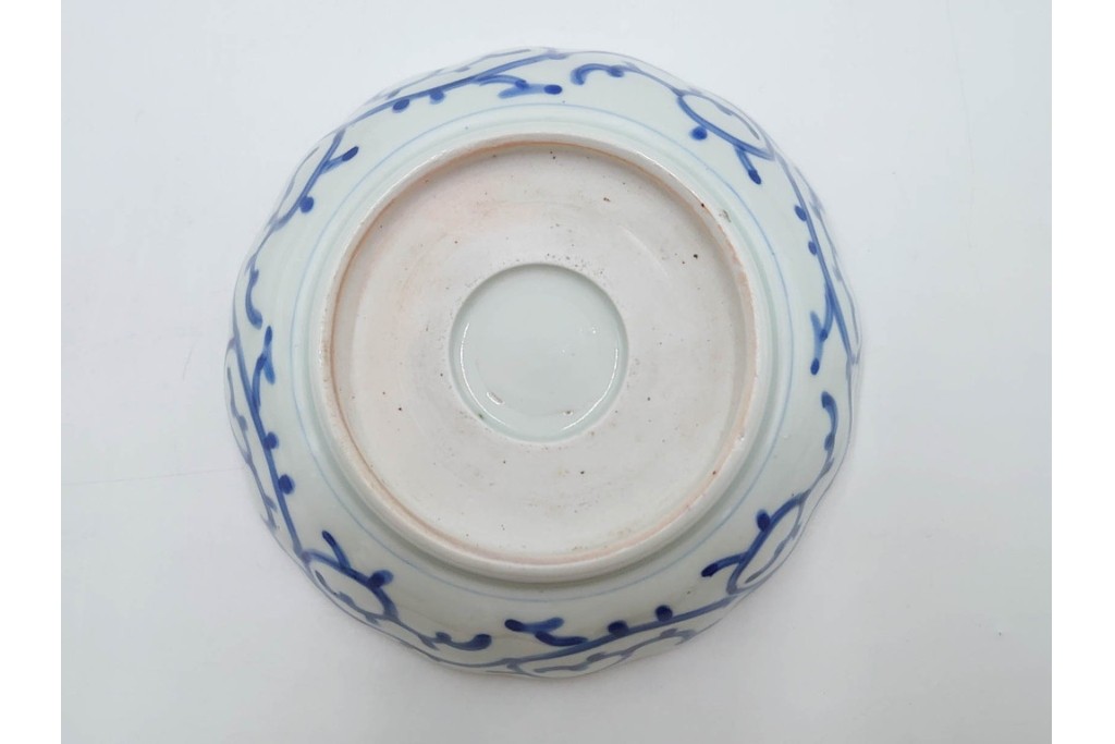 江戸期　古伊万里　染付　直径約15cm(5寸)　線描の花唐草文が美しいなます皿2枚セット　(R-088584)
