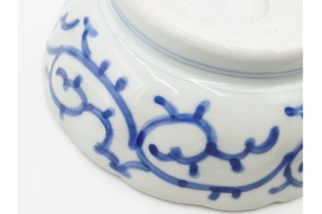 江戸期　古伊万里　染付　直径約15cm(5寸)　線描の花唐草文が美しいなます皿2枚セット　(R-088584)