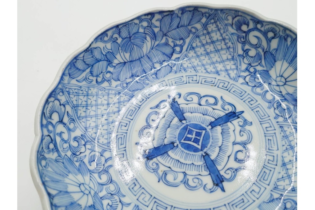 江戸期　古伊万里　染付　直径約15cm(5寸)　線描の花唐草文が美しいなます皿2枚セット　(R-088584)