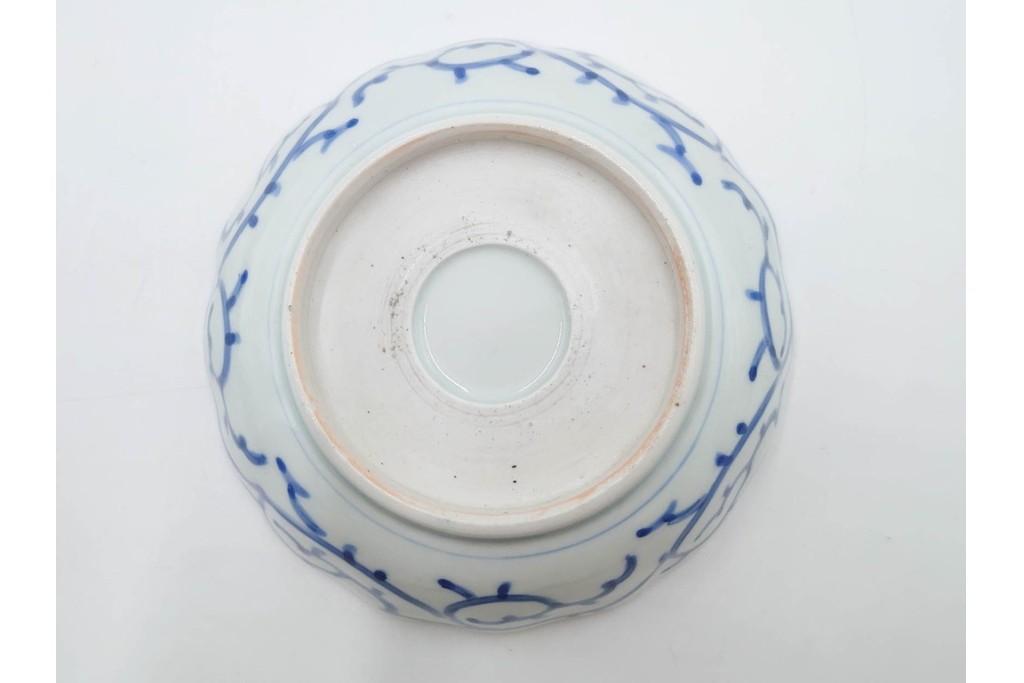江戸期　古伊万里　染付　直径約15cm(5寸)　線描の花唐草文が美しいなます皿2枚セット　(R-088584)