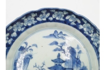 江戸期　古伊万里　染付　直径約15cm(4.9寸)　花文が彩る楼閣山水図の中皿3枚セット　(R-088586)