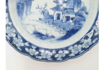 江戸期　古伊万里　染付　直径約15cm(4.9寸)　花文が彩る楼閣山水図の中皿3枚セット　(R-088586)
