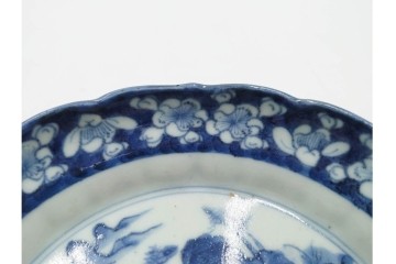 江戸期　古伊万里　染付　直径約15cm(4.9寸)　花文が彩る楼閣山水図の中皿3枚セット　(R-088586)
