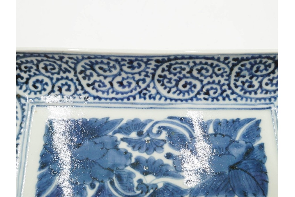 江戸期　古伊万里　染付　蛸唐草文・見込牡丹図　繊細な絵付けが目を引く長皿3枚セット　(R-088587)