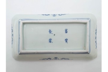 江戸期　古伊万里　染付　蛸唐草文・見込牡丹図　繊細な絵付けが目を引く長皿3枚セット　(R-088587)