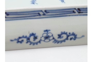 江戸期　古伊万里　染付　蛸唐草文・見込牡丹図　繊細な絵付けが目を引く長皿3枚セット　(R-088587)