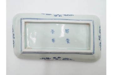 江戸期　古伊万里　染付　蛸唐草文・見込牡丹図　繊細な絵付けが目を引く長皿3枚セット　(R-088587)