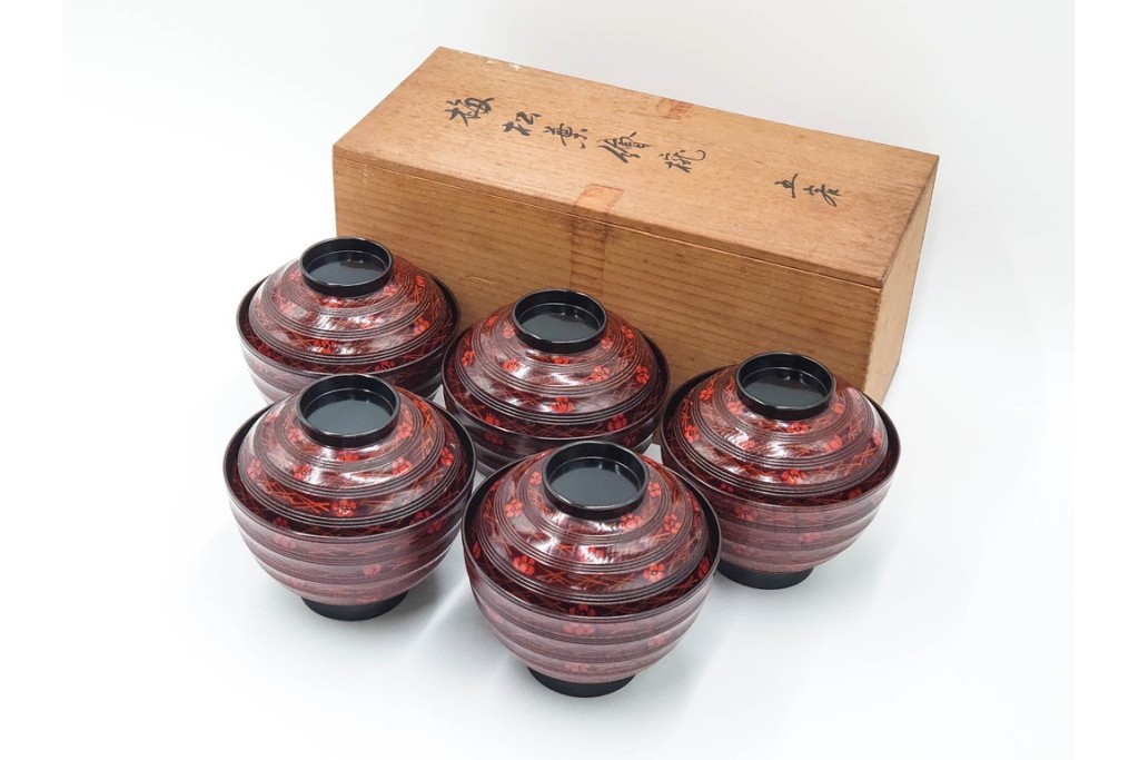 理平造　木製　漆器　艶やかな梅松葉絵椀5点セット　共箱付き　(R-088593)