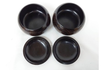 本蛤・那智黒の碁石と黒檀の碁笥セット　外箱付き　(R-088594)