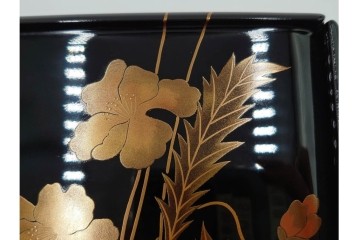 平安象彦　蒔絵　ポピーが描かれた優美な宝石箪笥　共箱付き　(R-088598)