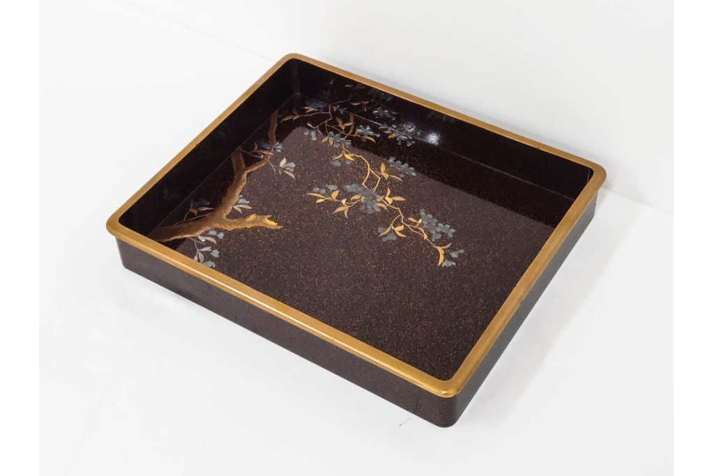 明治から大正期　時代物　木製　漆器　梨地に梅の金銀蒔絵が映える盆　(R-088599)