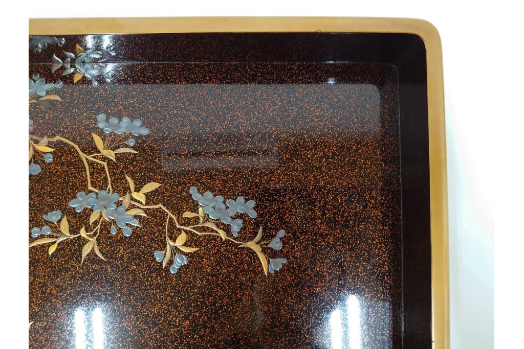 明治から大正期　時代物　木製　漆器　梨地に梅の金銀蒔絵が映える盆　(R-088599)