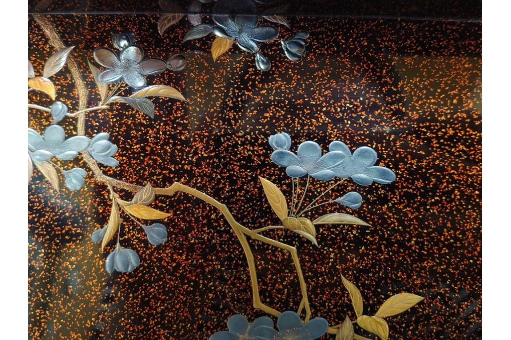 明治から大正期　時代物　木製　漆器　梨地に梅の金銀蒔絵が映える盆　(R-088599)