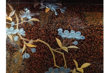 明治から大正期　時代物　木製　漆器　梨地に梅の金銀蒔絵が映える盆　(R-088599)