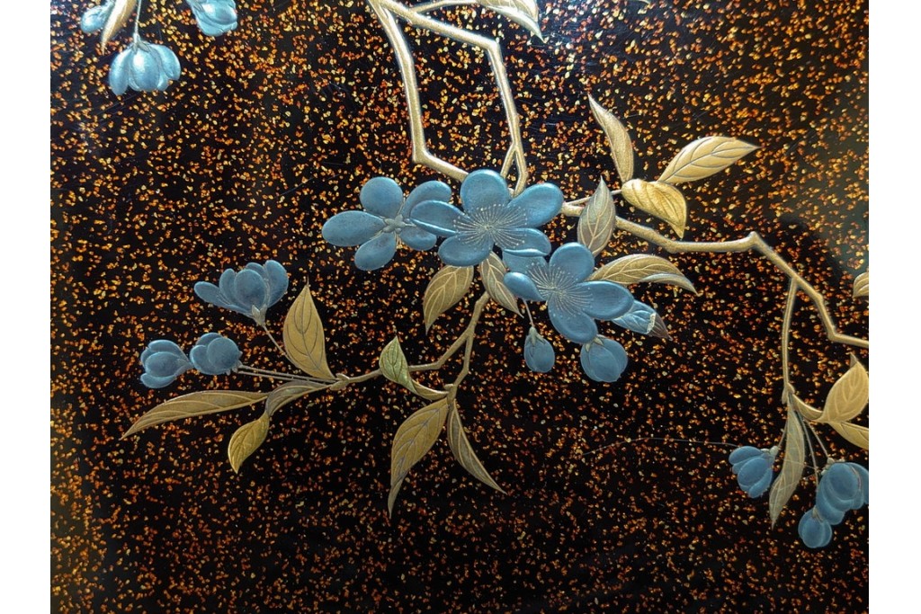 明治から大正期　時代物　木製　漆器　梨地に梅の金銀蒔絵が映える盆　(R-088599)