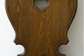 和製ヴィンテージ　オーク材　ハートのくり抜きが愛らしいダイニングチェア　(R-088602)