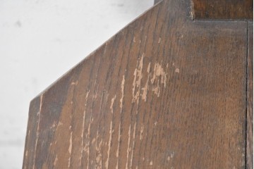 ヨーロッパアンティーク　希少デザイン　オーク材　3本脚が印象的なスピニングチェア　(R-088603)