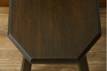 ヨーロッパアンティーク　希少デザイン　オーク材　3本脚が印象的なスピニングチェア　(R-088603)