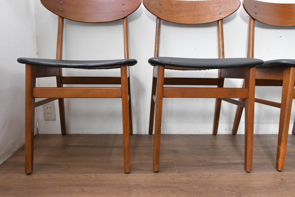 デンマークヴィンテージ　Farstrup(ファーストラップ)　チーク材とビーチ材を用いたダイニングチェア7脚セット　(R-088609)