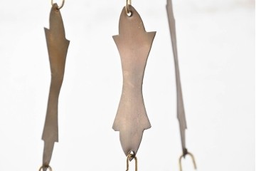 《引っ掛けシーリング式ペンダントライト加工費込み》　アラビアンヴィンテージ　工芸品　真鍮製　透かし細工が美しい色ガラス入り八角ペンダントライト　(R-088633)