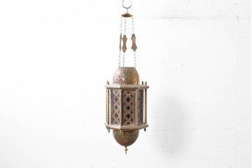 《引っ掛けシーリング式ペンダントライト加工費込み》　アラビアンヴィンテージ　工芸品　真鍮製　透かし細工が美しい色ガラス入り八角ペンダントライト　(R-088634)