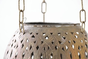 《引っ掛けシーリング式ペンダントライト加工費込み》　アラビアンヴィンテージ　工芸品　真鍮製　透かし細工が美しい色ガラス入り八角ペンダントライト　(R-088634)