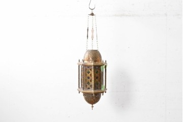《引っ掛けシーリング式ペンダントライト加工費込み》　アラビアンヴィンテージ　工芸品　真鍮製　透かし細工が美しい色ガラス入り八角ペンダントライト　(R-088635)