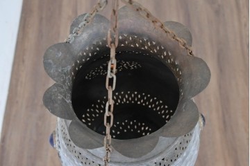 《引っ掛けシーリング式ペンダントライト加工費込み》　モロッコヴィンテージ　銅製　色ガラス装飾がアクセントの大型吊り下げ照明　(R-088637)